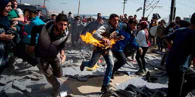 Refugiado se quema a lo bonzo como protesta por leyes anti inmigración