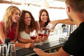 Los jóvenes se convierten por primera vez en los mayores consumidores de vino en EE.UU.