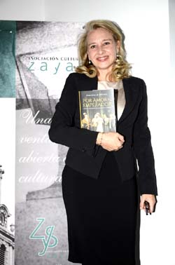 Almudena de Arteaga presenta su nueva novela histórica 'Por amor al emperador' en Madrid