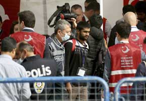 Grecia retoma deportaciones a Turquía y devuelve a 124 personas