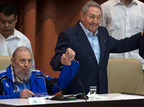 Fidel Castro aparece en clausura de Congreso de Partido Comunista