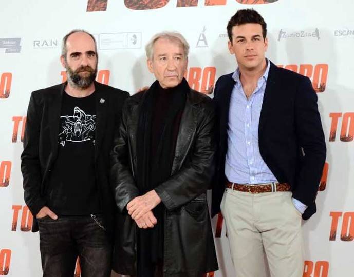 Mario Casas y Luis Tosar presentan «Toro», un film de acción con estética «de road movie»