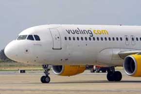 FACUA denuncia a Vueling por gestionar su atención al cliente con un teléfono de tarificación especial