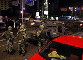 Policías y narcotraficantes se enfrentan a tiros en Acapulco