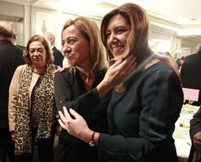 Carme Chacón, con Susana Díaz.
