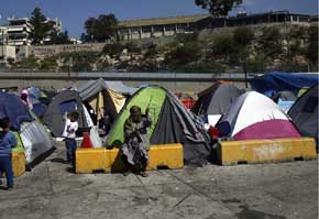 Gobierno griego inició el traslado a Leros de 120 personas desde Lesbos y 200 desde Quíos para aligerar la carga de los dos primeros.