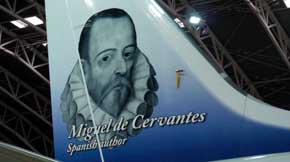 Norwegian decora la cola de un avión con la figura de Cervantes