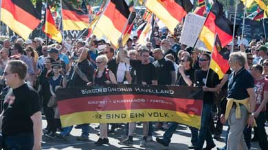 Cerca de 2.000 ultraderechistas protestan en Berlín contra Merkel