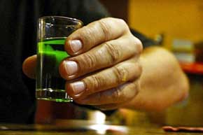 Ecuador levanta medida que prohibía vender alcohol los domingos