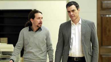 Iglesias, con Sánchez, en el Congreso.
