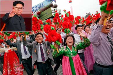 Corea del Norte: todos marchando al grito de 'Gloria a nuestro querido líder'