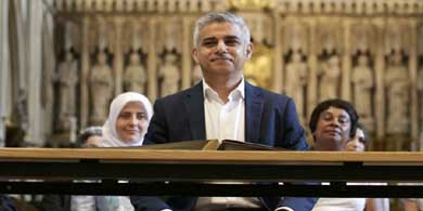 La mujer de Sadiq Khan habría aparecido cubierta con el hiyab una vez que su esposo ganó la jefatura de la capital británica.