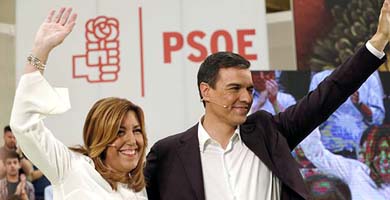 Susana Díaz y Pedro Sánchez ayer, en Móstoles (Madrid)