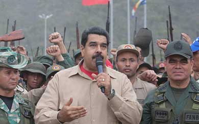 Maduro pide a militares combatir 'invasiones' con la vida