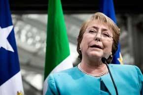 Aprobación a Bachelet cae tres puntos, al 21%