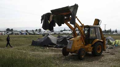 Grecia empieza a evacuar campo de refugiados de Idomeni