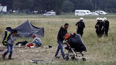 Grecia desaloja a 8.400 migrantes de Idomeni
