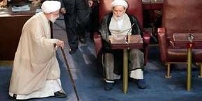 Clérigo ultraconservador asume presidencia de instancia clave del poder en Irán