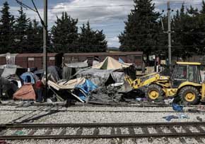 Tras evacuar Idomeni el Gobierno griego desalojará El Pireo y Elinikón