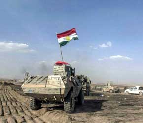 Soldados kurdos patrullan los alrededores de Mufti (Irak) durante una ofensiva contra el Estado Islámico