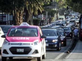 Un embotellamiento en la capital del país, escena común en el día a día de los ciudadanos.  