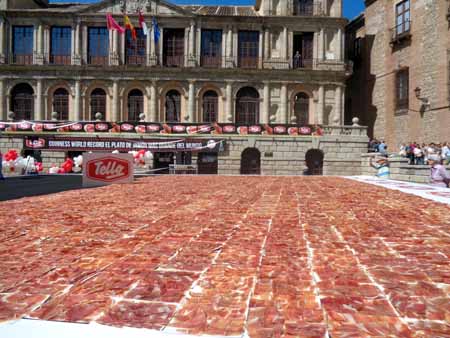 Toledo consigue el Récord Guinness del plato de jamón más grande del mundo