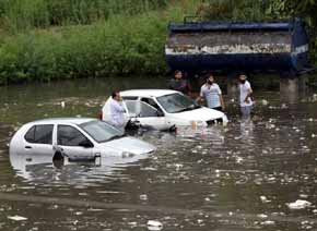 57 muertos y 24 heridos por tormentas en el norte de la India