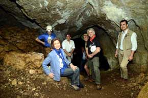 La Reina Sofía, Presidenta de Honor de la Fundación visita Atapuerca