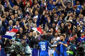 Giroud celebra su segundo gol de la noche contra Islandia. 