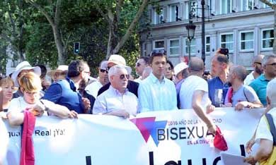 Multitudinaria marcha del Orgullo Gay en Madrid