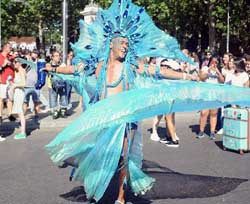 Multitudinaria marcha del Orgullo Gay en Madrid
