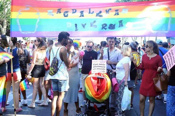 Multitudinaria marcha del Orgullo Gay en Madrid