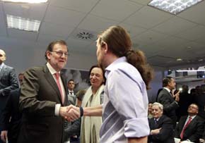 Rajoy llama primero a Iglesias, pero se verá antes con Rivera