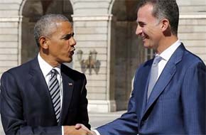 Barack Obama, recibido por el rey Felipe VI, en el Palacio Real.
