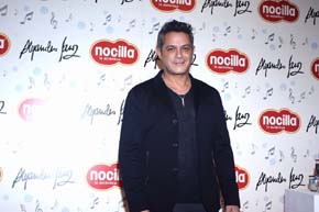 Alejandro Sanz muestra su lado más goloso diseñando vasos para Nocilla