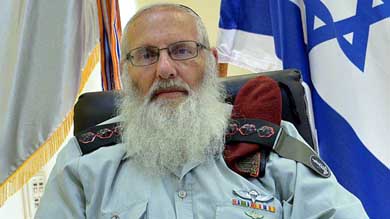 Eyal Karim dio declaraciones discriminatorias acerca de las mujeres y de los homosexuales antes de su nombramiento como rabino militar de Israel. 