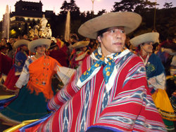 Ecuador desplegó música, bailes y colorido… (Foto: Juan Ignacio Vera)
