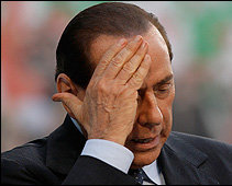 El veredicto del Tribunal Constitucional podría reabrir varias causas suspendidas contra Berlusconi.