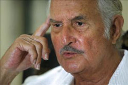 El escritor mexicano Carlos Fuentes, quien escribirá el prólogo del libro escrito por el ex ministro de Defensa colombiano, Juan Manuel Santos