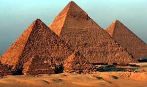 Revelan cientos de papiros narrando la vida de los obreros de la Gran Pirámide de Keops