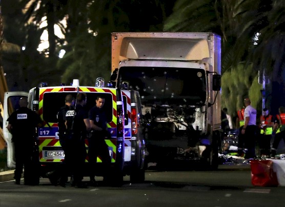 Francia: Ataque en Niza deja decenas de muertos
