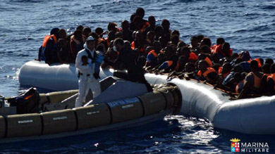 La Guardia Costera italiana rescata a 3.200 migrantes en el Mediterráneo