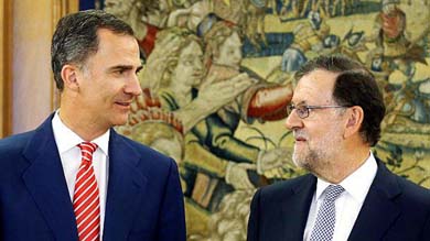 El rey Felipe VI de España encargó a Mariano Rajoy intentar formar un nuevo gabinete en medio de la fragmentación.