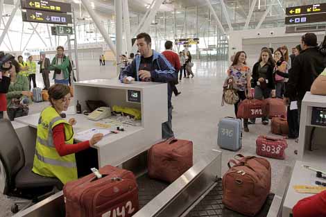 FACUA alerta de 26 abusos que cometen las compañías aéreas con los pasajeros