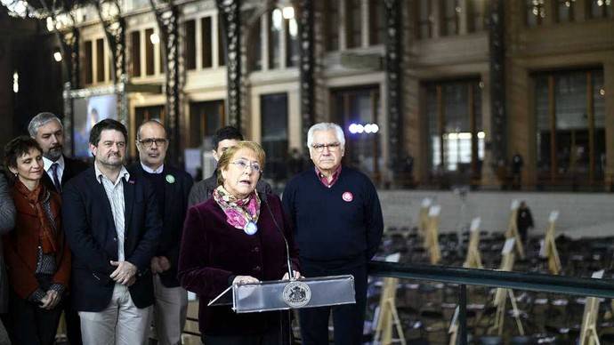 Bachelet afirma que Chile pasa por una crisis de desconfianza