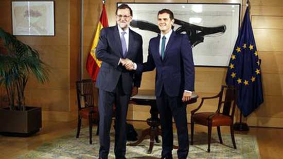 Rivera está resultando un hueso 'duro de roer' para el aspirante Rajoy