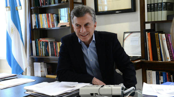 Macri sale a la calle para llamar a las puertas de los argentinos