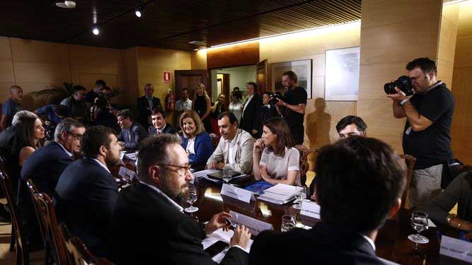Contrato estable y rebaja IRPF: las líneas rojas de C's para dar el sí a Rajoy