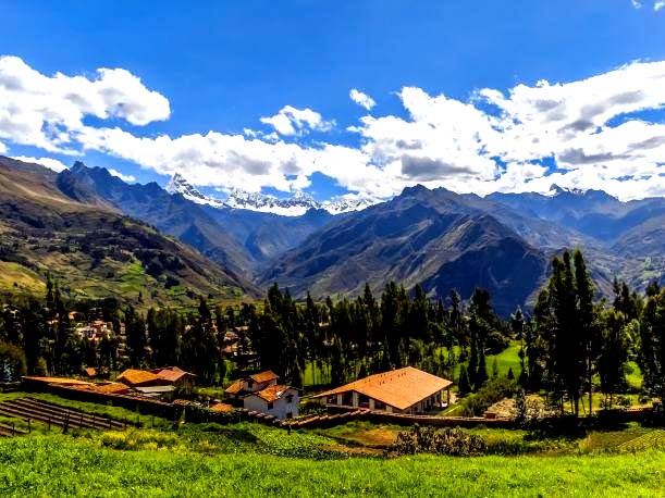 Huaraz, ciudad fundada en 1574, significa Amanecer en quechua. 

