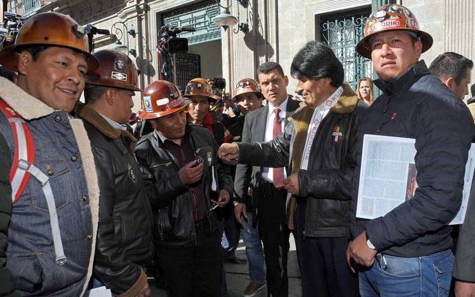 Morales pide a mineros no imponer peticiones con dinamitazos o bloqueos